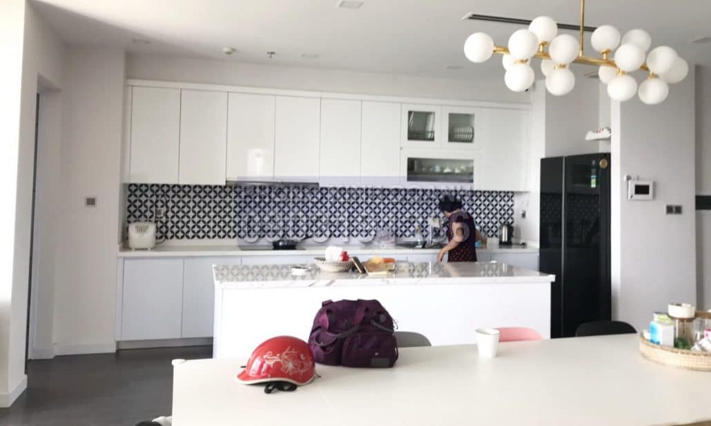 Căn hộ bán Vinhomes Central Park lầu 4 Park 1 nội thất 4 phòng ngủ view sông