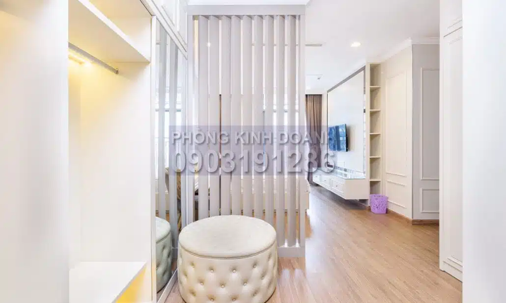Cho thuê căn hộ Vinhomes view sông 4 phòng ngủ lầu 21 L1 nội thất đầy đủ