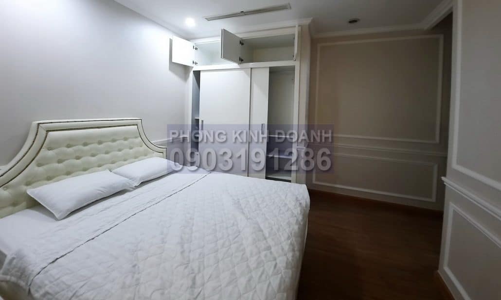 Cho thuê căn hộ 3 phòng Vinhomes tầng 17 Landmark 1 đủ nội thất view L81