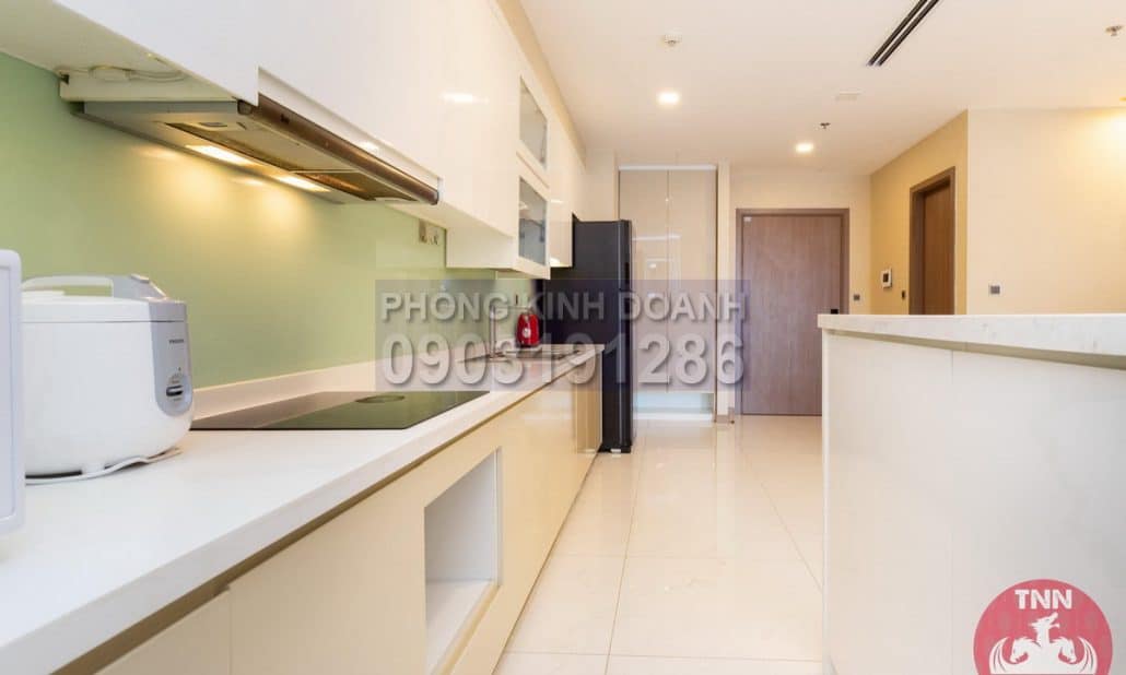 Cho thuê căn Vinhomes 3 phòng ngủ tầng 17 Park 1 đủ nội thất view hồ bơi