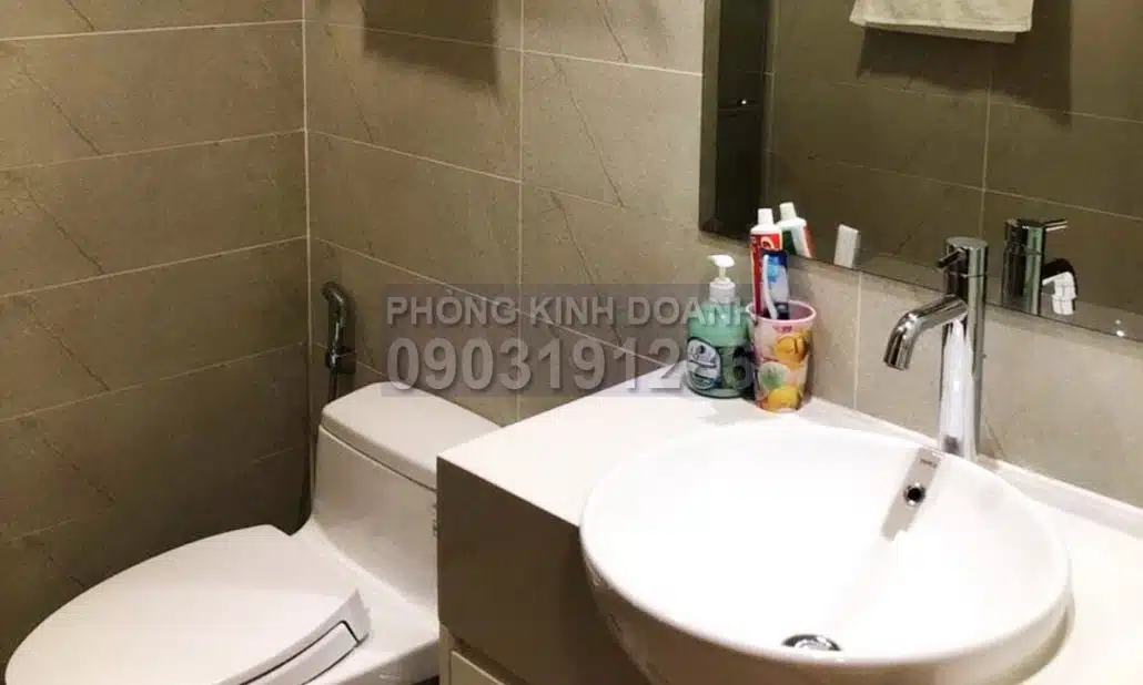 Vinhomes Central Park cho thuê 2 phòng ngủ tầng 5 Landmark Plus nội thất đẹp