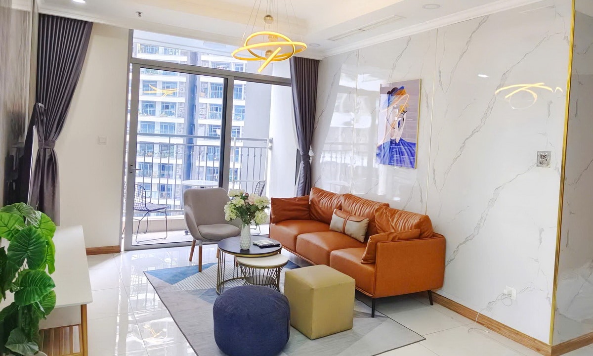 Căn hộ cho thuê view hồ bơi 3 phòng ngủ lầu cao Landmark 2 có nội thất